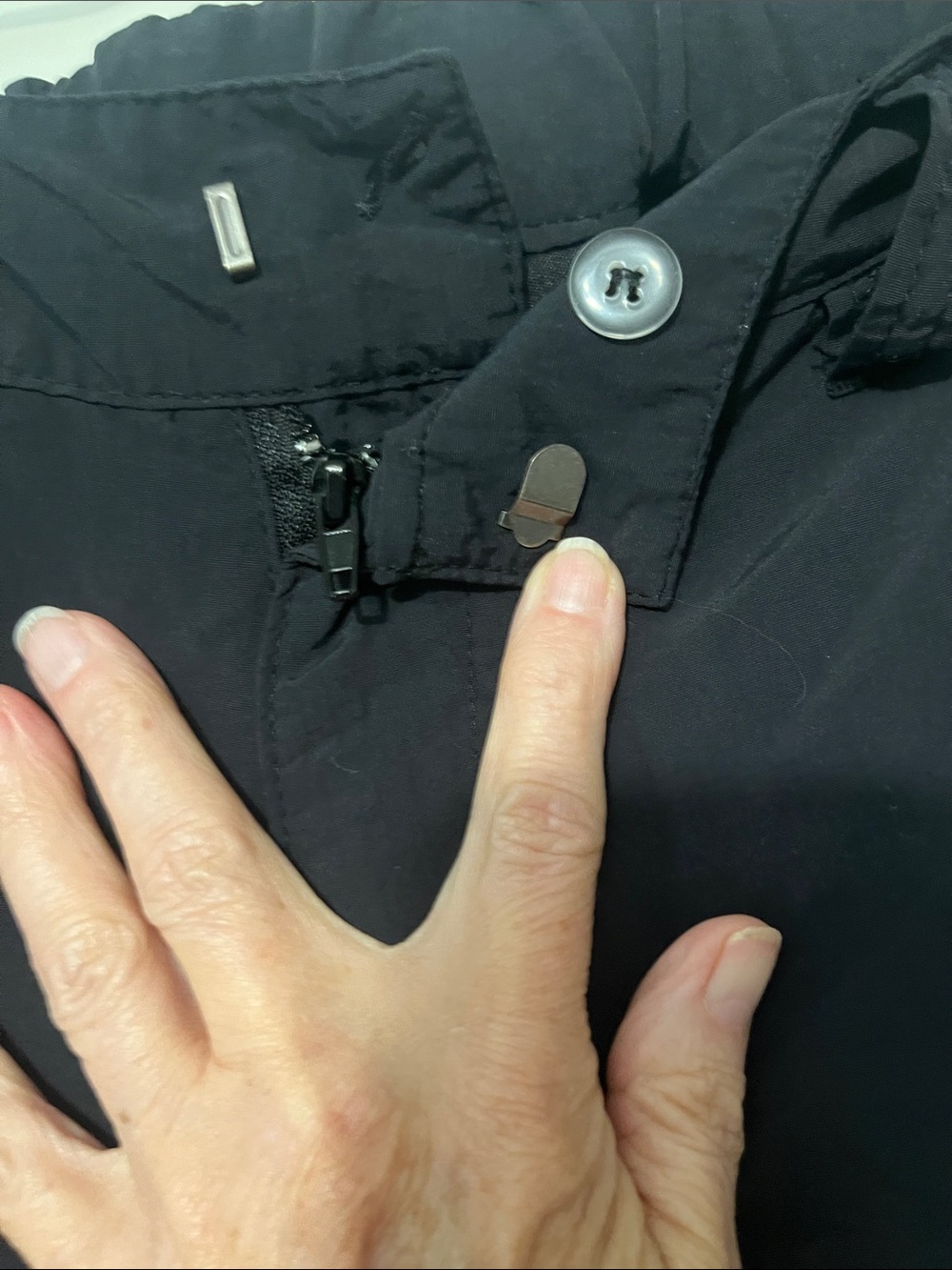 Women's Black Cargo Jogger Pants with Utility Pockets - Picture 4 of 9